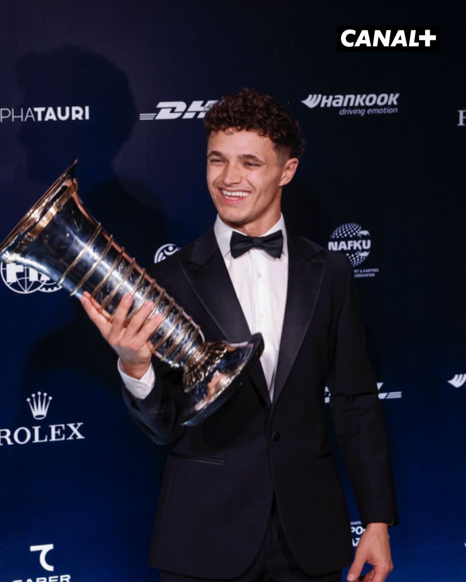 CanalplusF1's tweet image. Lando Norris et son trophée de CHAMPION DU MONDE 🏆✨