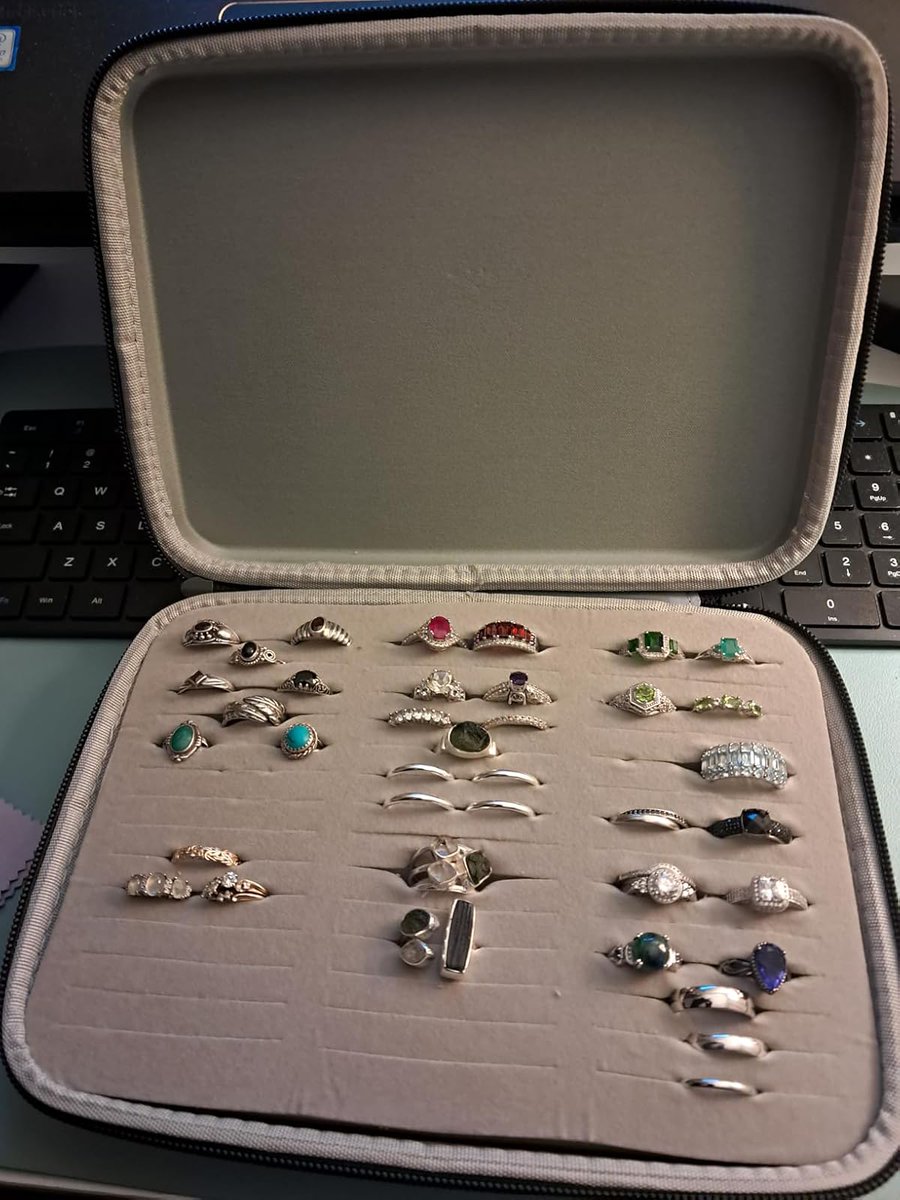 GWCASE_official's tweet image. Give every ring its own place—beautifully displayed and securely stored in the GWCASE Ring Organizer Storage Case with 42 slots.
Enjoy 25% OFF with code YSJ63RGO — valid until Jan 10!
Link: amazon.com/dp/B0D2W6R64R
#GWCASE #RingOrganizer #JewelryStorage #RingDisplay #ChristmasGift