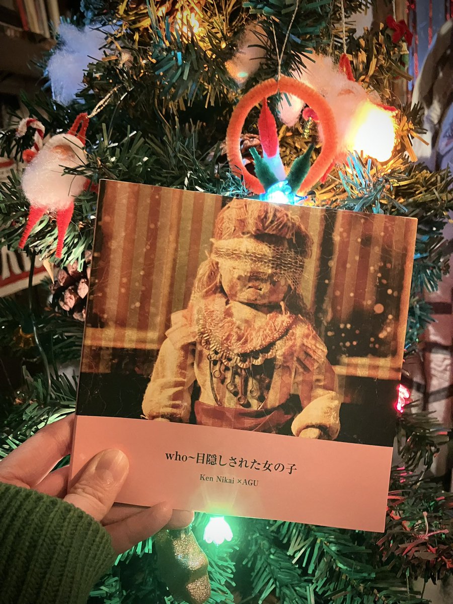 🎄 AGU×二階健 クリスマスの物語🎄

"WHO〜目隠しされた女の子〜"
販売中です📖

作家AGU×二階健 初コラボレーションの写真作品&amp;物語の本です📕
クリスマスにぴったりな心温まる物語🌟

ONLINE SHOP👇🏻
anatomic.official.ec