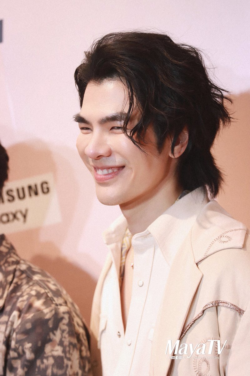 น้องมาย #MilePhakphum นิวเจน🤞🤭 จาก Be On Cloud ร่วมงาน 'Central Chidlom Every Moment With You' ✨ พร้อมสปอยด์โปรเจกต์ปีหน้าแบบฉ่ำ เผยอินเตอร์แฟนเตรียมตั้งรับความฟิน ส่วนงานเพลงมีลุ้น!

Interview📽🔗youtu.be/7L8vPsvPd0w?si…

CHIDLOM WITH MILE
#CentralxBeOnCloud
#มายภาคภูมิ