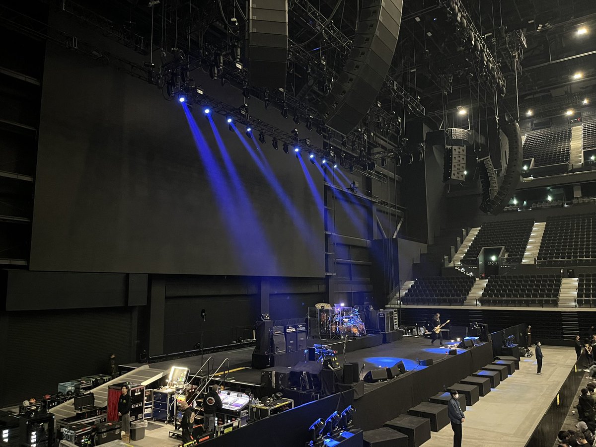 TOOL いよいよ！

この位置メイナードもダニーもバッチリ見えるかな！！

#TOOL