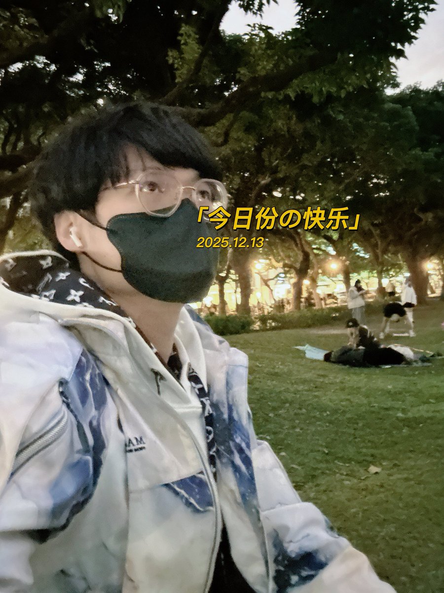 SensecLin1's tweet photo. 今天的小確幸。
洪瑞珍三明治＋八曜和茶的八哈啾啾莓🍓
跑到市民廣場坐著，看狗狗們追來追去。
不用趕時間、不用多說話，
一個人把這段悠閒慢慢喝完、慢慢看完。

有時候這樣就很夠了。 https://t.co/VX7tS8hO6o