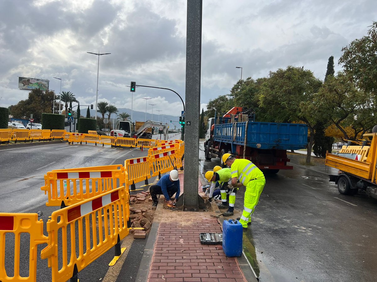 Técnicos de Aguas de Murcia trabajan desde anoche en la zona para detectar el origen de la incidencia y restablecer la normalidad lo antes posible.

centromedios.murcia.es/PUBLICO/NotaPr…