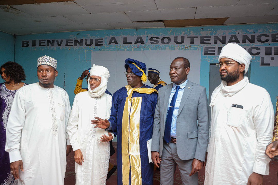 CRTV_web's tweet image. Le ministre tchadien en charge de l'Economie numérique choisit l’université de Maroua pour sa soutenance de thèse de Doctorat Ph.D. Les travaux de Michel BOUKAR ont porté sur l'optimisation des systèmes de séchage #solaire indirect en utilisant des ressources géologiques locales.