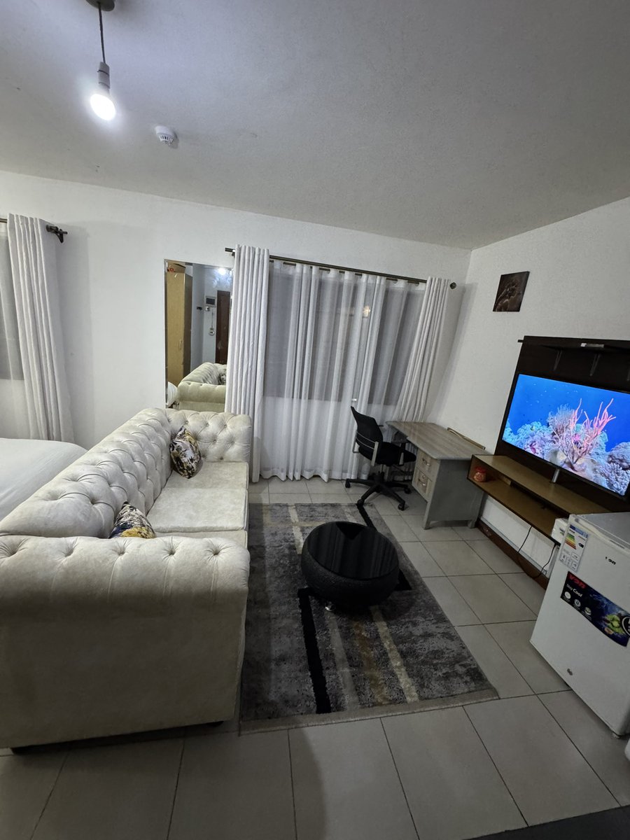 HenryGithaiga's tweet photo. Cosy studio apartment available for and long term stay right in the heart of the city. Book here —> https://t.co/Fl18ed18im https://t.co/C1DsdwF9Hl