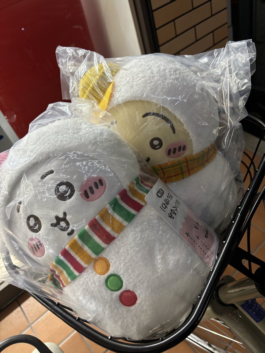 aito57's tweet photo. セブンのちいかわの一番くじ小さいハチワレ欲しさに2回引いたら意味わからん神引きした https://t.co/Or0JcjamYp