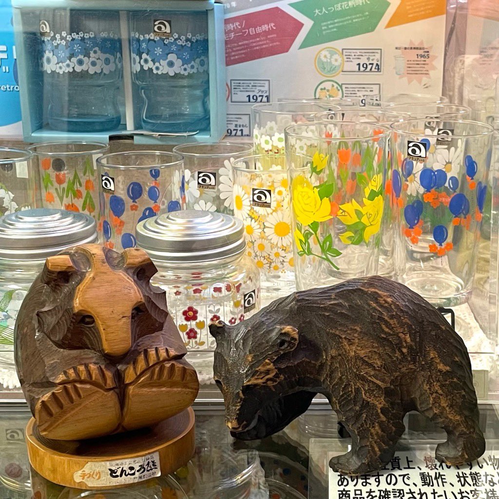 今年の漢字「熊」の木彫りもやって来ました。 小さめなのでちょっと