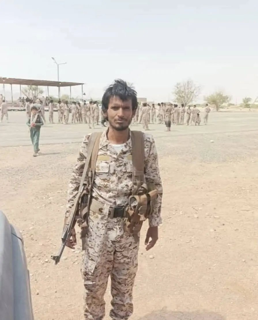 التحق بركب الشهداء، الشهيد البطل فاروق محمد صواعق #الدياني أحد افراد اللواء السادس صاعقة متأثر بالإصابة التي تعرض لها قبل يومين في الهجو،م الإرها،،بي، على موقعهم في المصينعة #شبوة ،حيث استخدم الطير،ان المسـ،ـير المف،خخ بالهجوم الإرها،بي، رحمة الله علية وتقبله الله في زمرة الشهداء