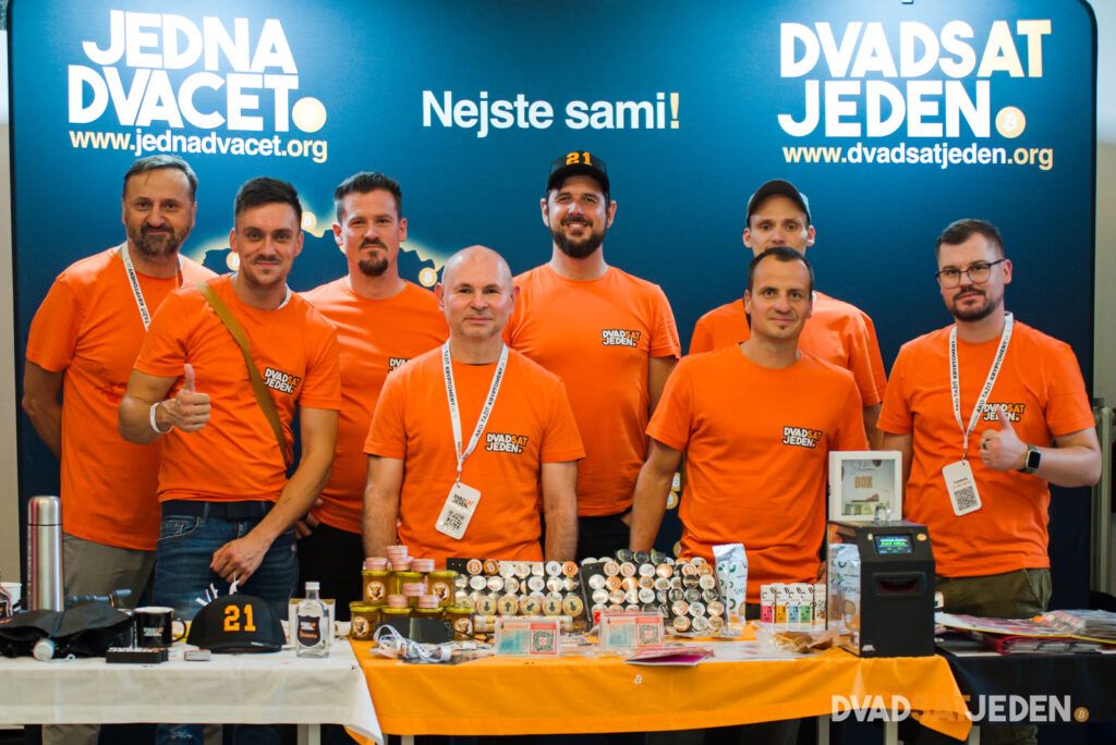 Dvadsatjeden tweet media