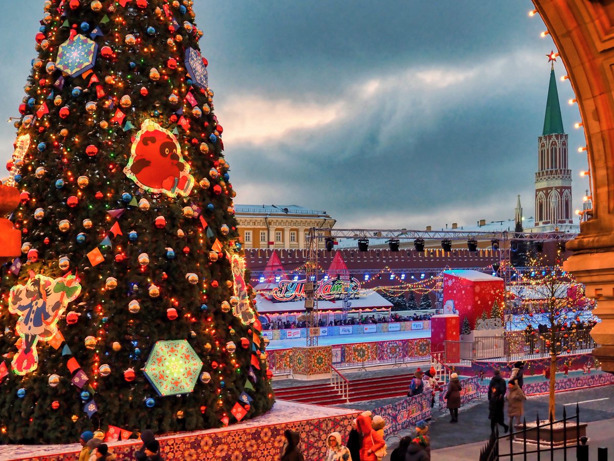 PEKHTography's tweet photo. You can't buy this feeling, even with a market full of overpriced gingerbread.
The cold air, the history, the quiet sparkle.
This is the real holiday budget. 🧣❤️
#Christmas #WinterMarket #FestiveVibes #CozySeason https://t.co/4GkMevmkVv