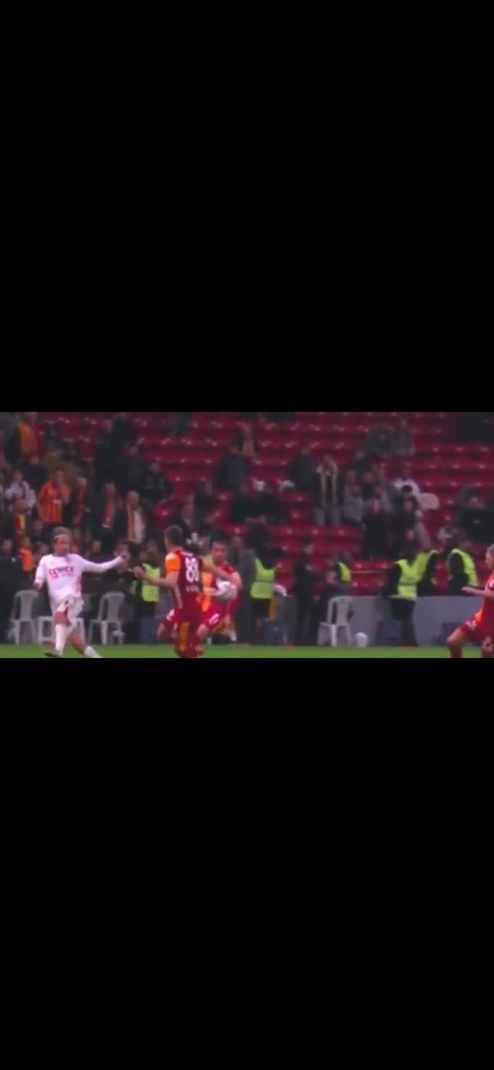 Antalyaspor karşısında Galatasaray'a penaltı çalmak için ekran başında olacak VAR hakemi,  Atilla Karaoğlan seçildi. 

#Galatasaray #KONSANTRASYON #ultrAslan #Fenerbahçe #Antalyaspor #Atilla karaoğlan #güllü #şerefsiz #sorloth #ANTvGS