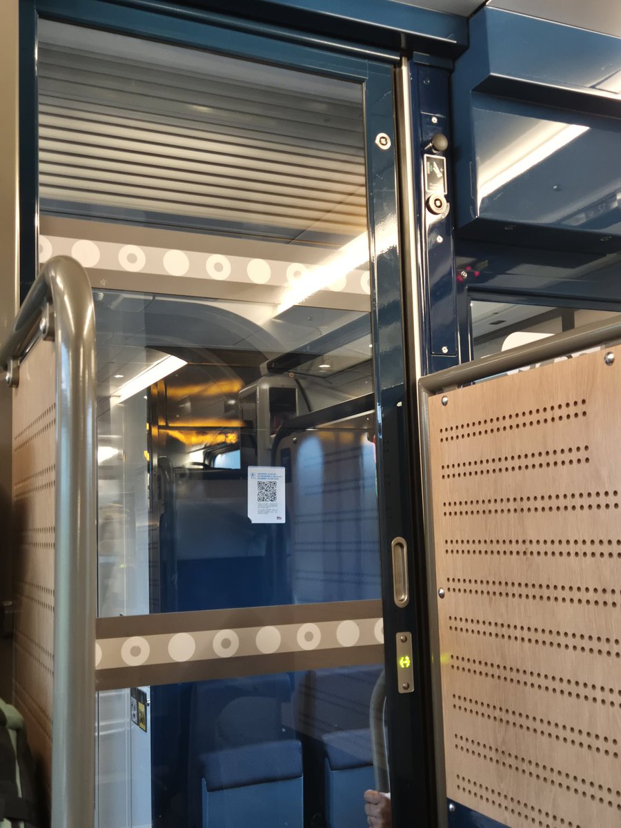 Napashni_'s tweet photo. Merci au super contrôleur qui a réparé la porte (j'ai toujours cru en lui 😶‍🌫️) @train_nomad https://t.co/ZMoJf95THt