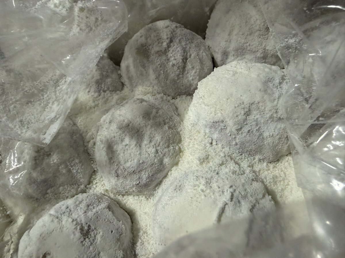 크아아아악
슈톨렌 호도과자아아아!!! 🥰🥰🥰🥰🥰🥰
넘나 맛탱구리 😍😍😍😍😍😍😍

이너님 그는 GOD✨이었다 🙆‍♀️🙆‍♀️🙆‍♀️🙆‍♀️