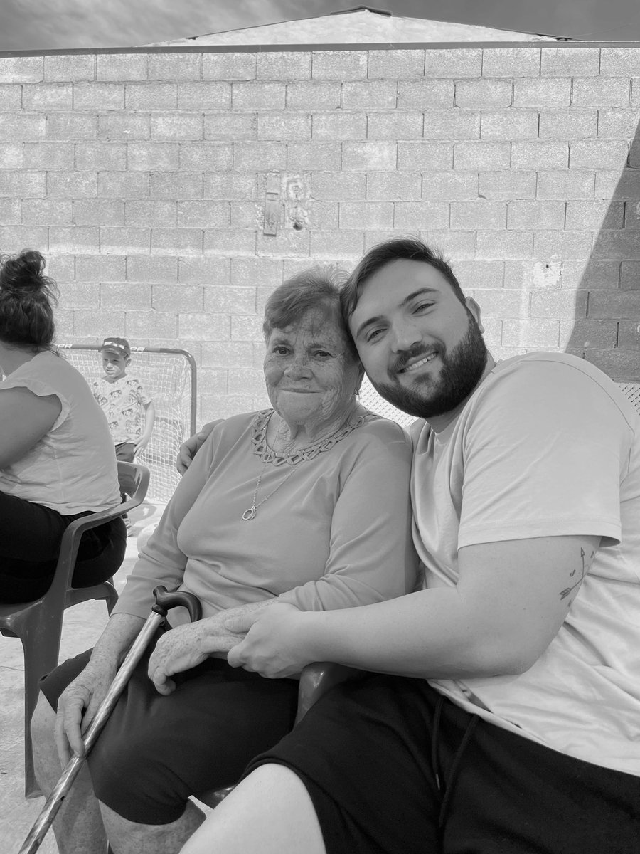 izanss18's tweet photo. Te amaré durante toda tu vida y te echaré de menos el resto de la mía. 🕊️

Te quiero abuela. https://t.co/ckEEGNDHvY