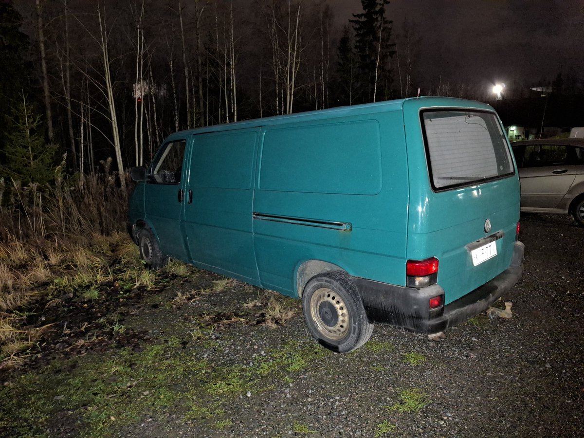 Varastettu Hyvinkäältä Kuvan Volkswagen Transporter. Rekisteritunnus XIF-771

Auto piti olla viikon päästä Ukrainan rintamalla. Nyt se on varkailla.

Löytöpalkkio.

Info@ukrainapu.fi