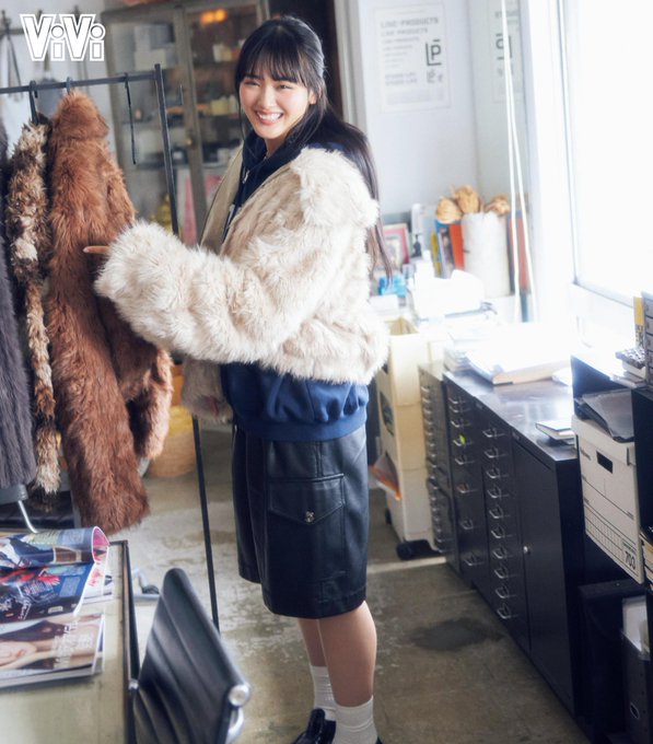 動物みたいなファーに包まれてる #天ちゃん ♡

アウターおそろいにしたい人はこれだよー！
➤➤🧥ファーコート ¥24200／SLY
vivi.tv/post463431/?ut…
#山﨑天