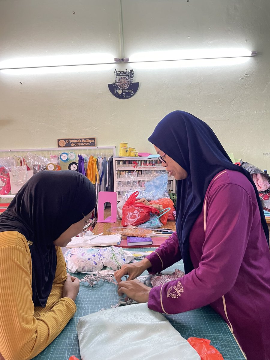 hellosyeqa's tweet image. Moga puas hatii dengan outcome baju raya next year hihi.. 🤍🙈  team tifanny green! hahahaha