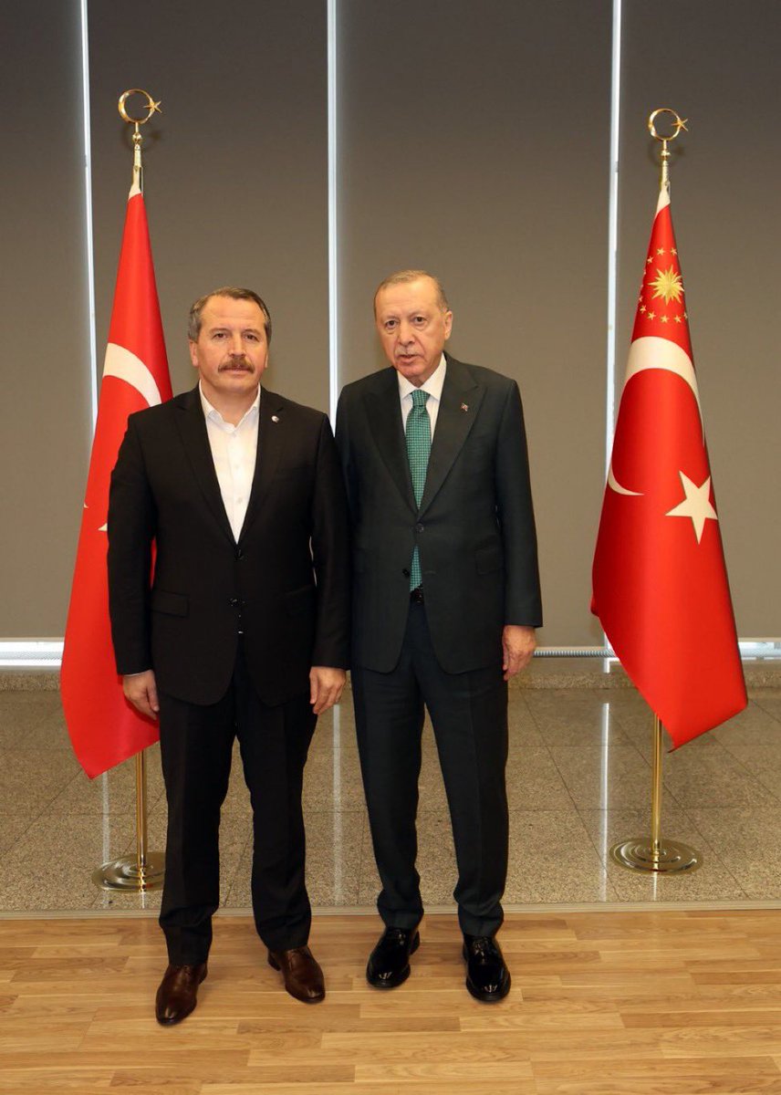 Memur-Sen Genel Başlanı Ali Yalçın, Cumhurbaşkanı Sn. Erdoğan ile görüştü. 

Görüşmenin içeriğini Sn. Yalçın’a sordum. 

İşte cevabı… 

“Çalışma hayatının güncel konuları ile köklü sorunlarının çözümü için Sn. Cumhurbaşkanımız ile görüştük. görüşmelerimiz ve gayretimiz sürecek.”