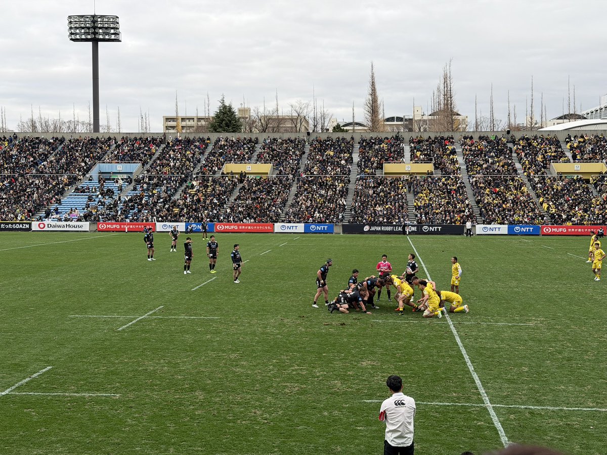 momen's tweet image. 息子とブラックラムズvsサンゴリアス戦観てきました
応援団長のメエ羊山さんと写真撮ってもらってとても嬉しかったです🙌