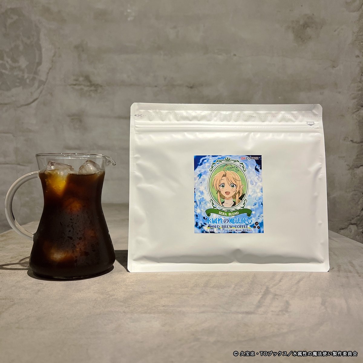 okcoffee_'s tweet image. 「コーヒー500ml」と詠唱し、
12時間の魔法を待つ。

TVアニメ『#水属性の魔法使い』とのコラボコーヒーは、“水出しコーヒー”☕💧

キャラクターをイメージした
３種類の味わいを、ゆっくりと味わって☺️

🛒okcoffeeroastery.com

#水属性 #coldbrew 
#OKCOFFEE
