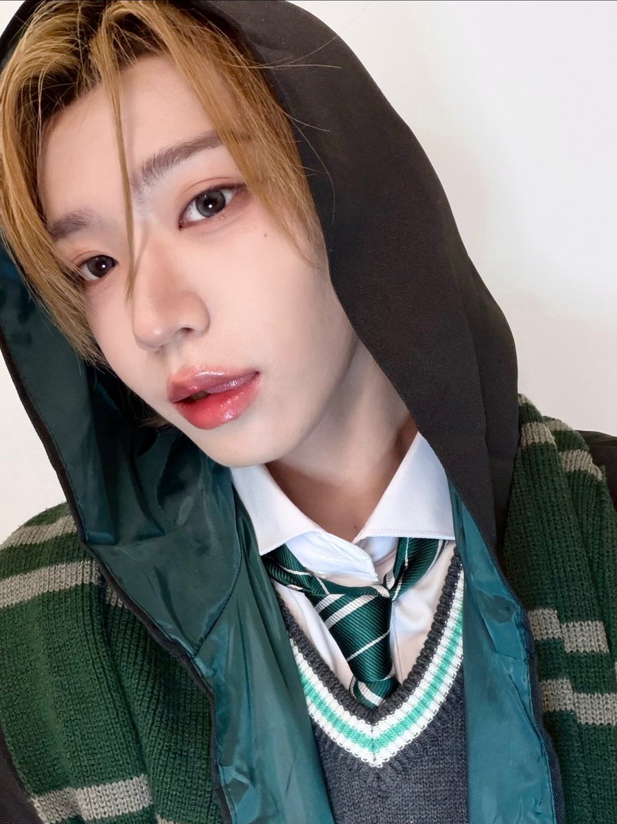 121325 | Weverse Update #SHUAIBO “🐍” 1/3 #AHOF #아홉 #장슈아이보