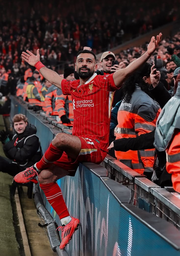 CP019's tweet image. Happy Matchday Reds. Lets keep the chase on by securing 3 points. Welcome back our Egyptian King and a Liverpool Legend. @MoSalah @LFC @LFCUSA #YNWA #Liverpool #PremierLeague