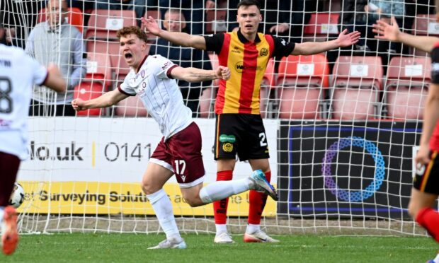 krisslives's tweet photo. Findlay Marshall. Has started every game this season for Arbroath, currently sitting 3rd in the Championship. 23 games, 1897 minutes, 8 goals, 3 assists. Is the only young Don out on loan who hasn't played in any Aberdeen B team fixtures.

2/23 https://t.co/5R2fKf3ydm