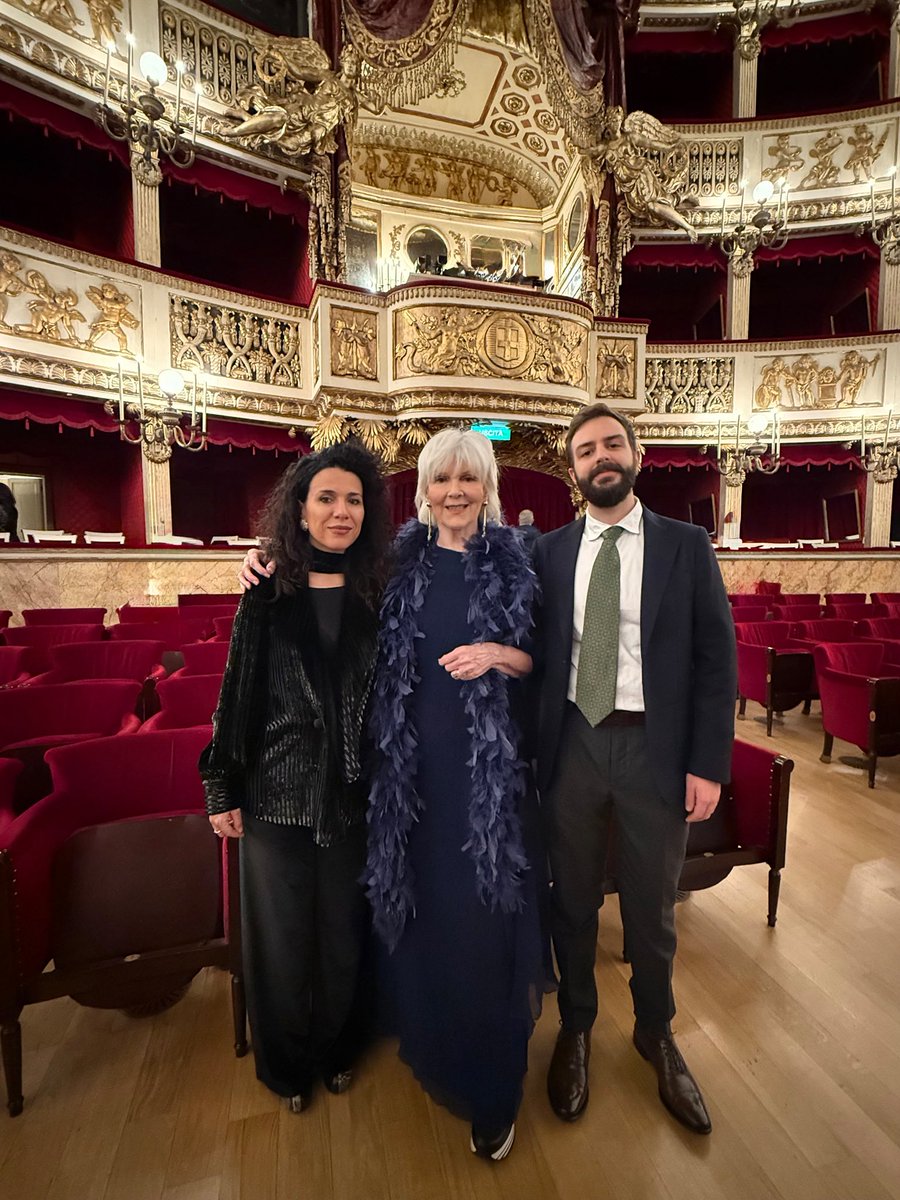 CCaselliSugar's tweet photo. Per la prima di “Partenope. Musica per la sirena di Napoli”. L’unica opera lirica del Maestro Morricone. 
[12 dicembre 2025]

#caterinacaselli https://t.co/X1gaBRI5Tn