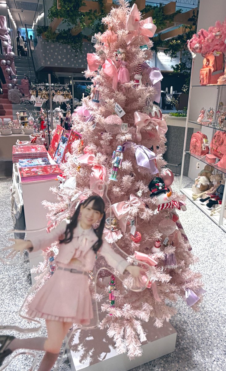 今日ツリーだよ🎄*⋆
ピンクかあいいね🎀
#鈴木瞳美