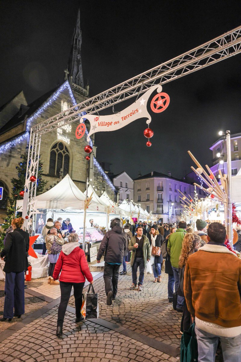 bgauducheau's tweet photo. 🎄✨La 21ᵉ édition du Village des terroirs est lancée ! 48 producteurs et 26 créateurs réunis pour faire découvrir le meilleur de nos régions 👇
🍷 Saveurs authentiques
🛍️ Savoir-faire artisanaux
🎶 Animations tout le week-end
🙏 Merci aux équipes, partenaires et bénévoles! https://t.co/rx9AXwZdgq