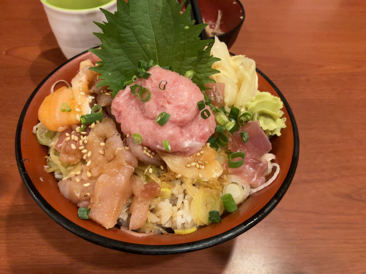 eientei0713's tweet image. 友達と一緒に埼玉県来た
海鮮丼