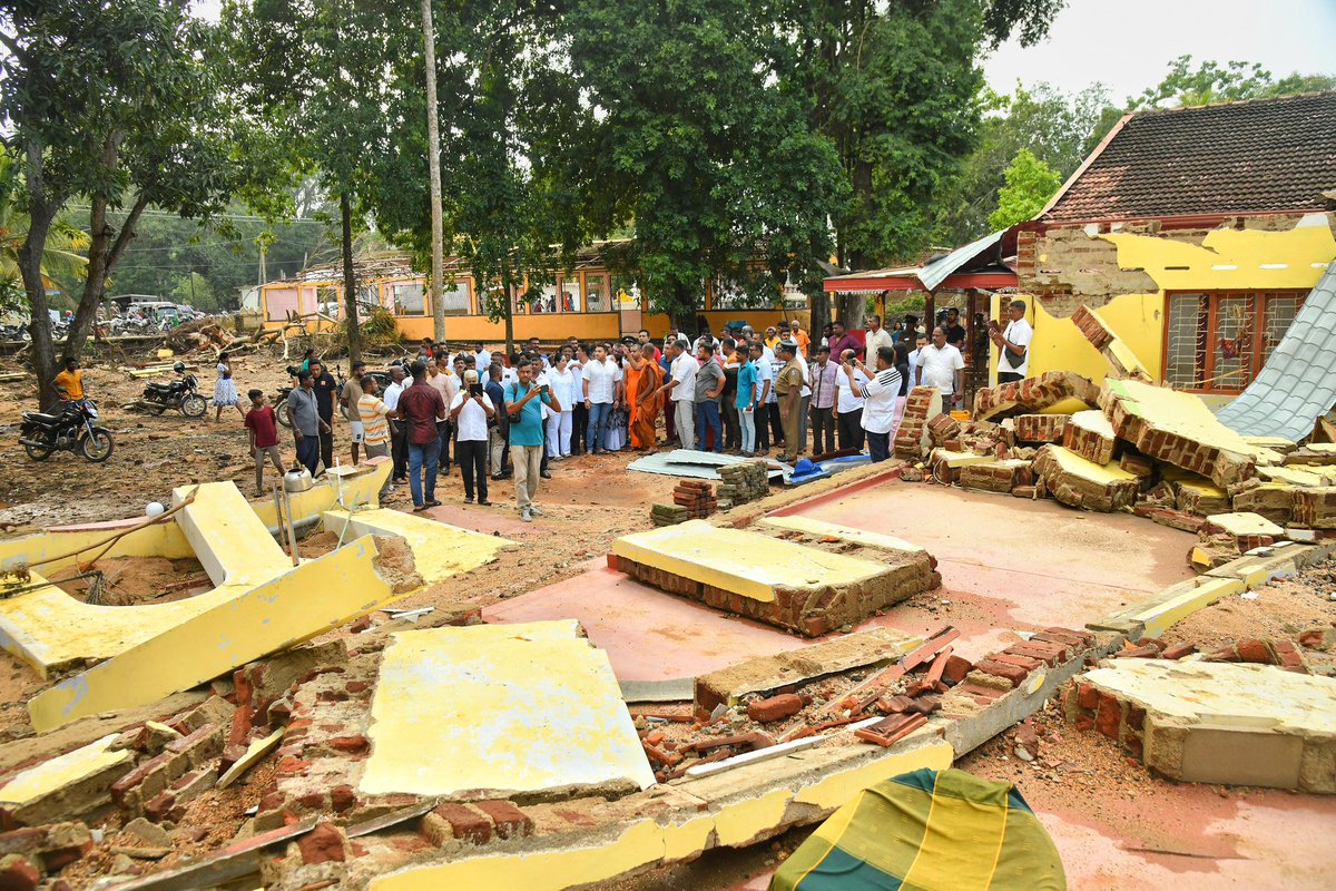 Hon. MP <a href="/RajapaksaNamal/">Namal Rajapaksa</a> today called on &amp; received blessings from the Chief Incumbent of Thalawa Siri Vijayabodhi Rajaramaya, Deputy Chief Prelate of the Amarapura Sri Saddhammavansa Maha Nikaya for the Northern &amp; North Central Provinces, the Most Ven. Randobe Piyananda Thero.