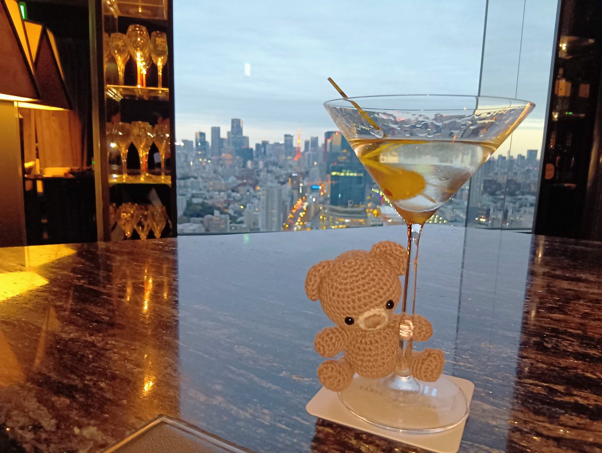 bearoubear's tweet photo. ゆうぐれ とうきょう
たわーも きれいで
おさけ もおいしいくま

#tokyo 
#shinagawaprince 
#品川プリン���ホテル https://t.co/xoPKbhzcco