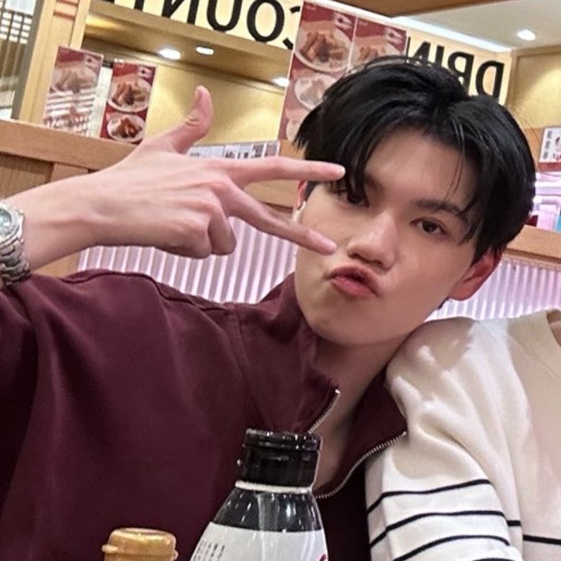 justmayaei's tweet photo. ออหอ. พีท08ไงหนูไม่คุ้นหูหน่อยเหรอ ㅠㅠ น่ารักง่ะ ♡゙ อยากเหมาซูชิทั้งโลกให้อ้วม ५༚ⵯׅׅᱹ 𓈒 ᱹⵯּྀིׅ𐩄♡༷🍣༚
┊ #Pete_nvich 𓂂̥   ა https://t.co/5m2lLIrsJ1
