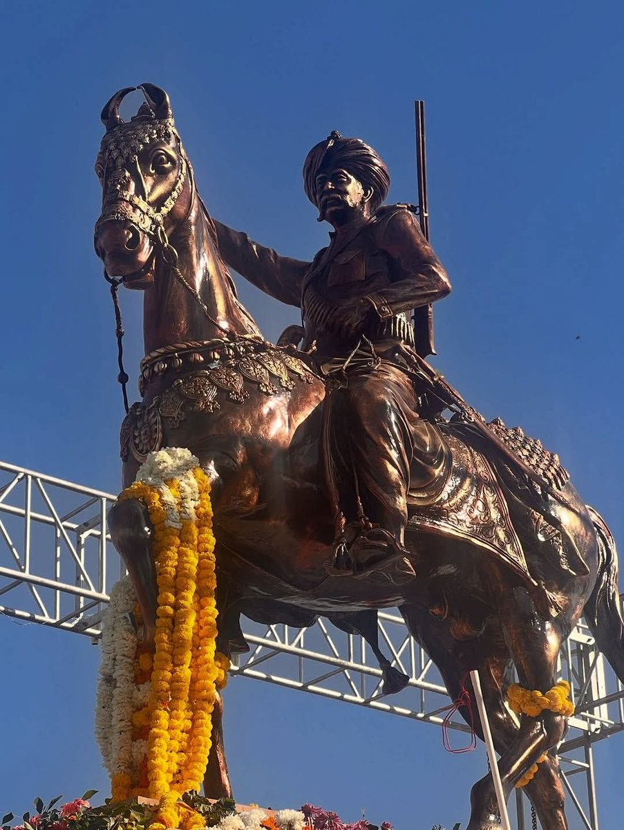 आज स्व. ठा. सा श्री बलवंत सिंह जी चौहान बाखासर की मूर्ति का अनावरण बाखासर में हुआ।