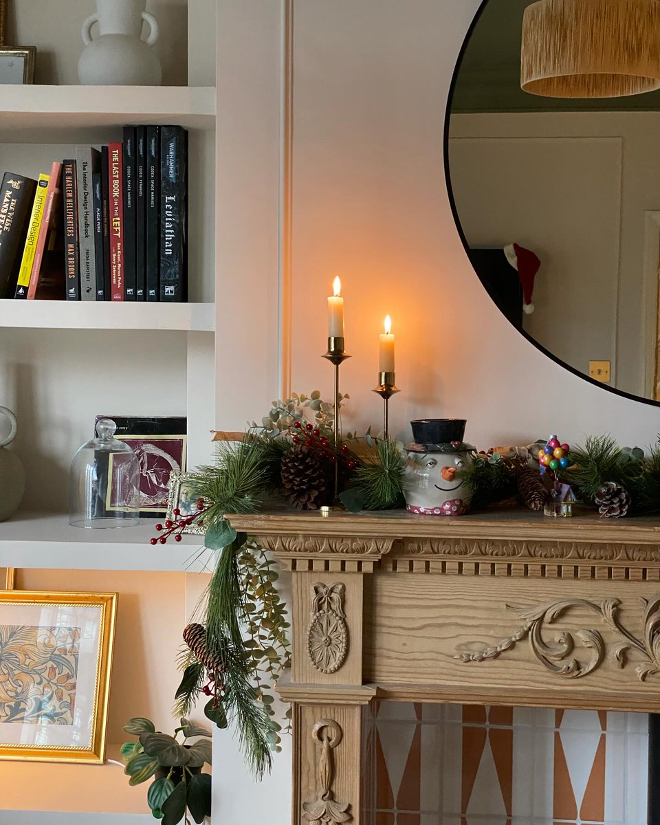 wallsandfloors's tweet photo. Fireplaces were made for Christmas decor ✨🎅🏼🎄

Featuring ig atthemacs with Pick n Mix Marmalade Rene tiles 

Get 15% off tiles and slabs until midnight on the 15th of December with code SANTA15. 

Shop here: https://t.co/Q6TsdA3qwY

#fireplacetiles #hearth #patterntiles https://t.co/auFhA5yJpU