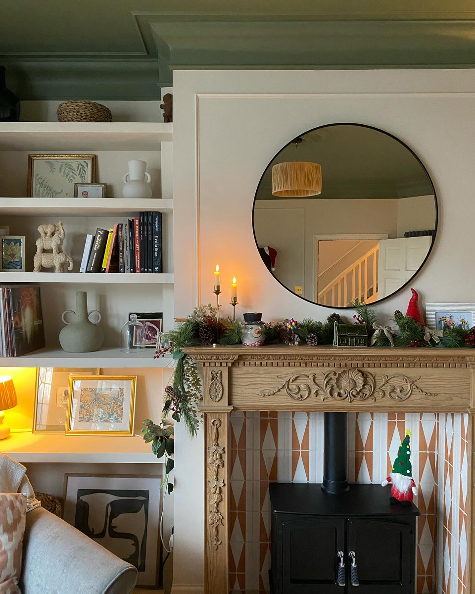 wallsandfloors's tweet photo. Fireplaces were made for Christmas decor ✨🎅🏼🎄

Featuring ig atthemacs with Pick n Mix Marmalade Rene tiles 

Get 15% off tiles and slabs until midnight on the 15th of December with code SANTA15. 

Shop here: https://t.co/Q6TsdA3qwY

#fireplacetiles #hearth #patterntiles https://t.co/auFhA5yJpU