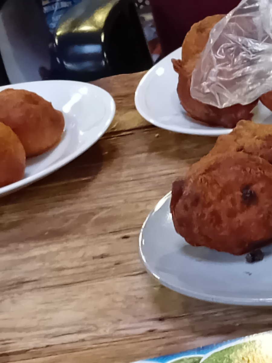 Heerlijke  #oliebollen  bïj Tikkie  bijzonder  #Sliedrecht  #kerkbuurt 

Genieten
