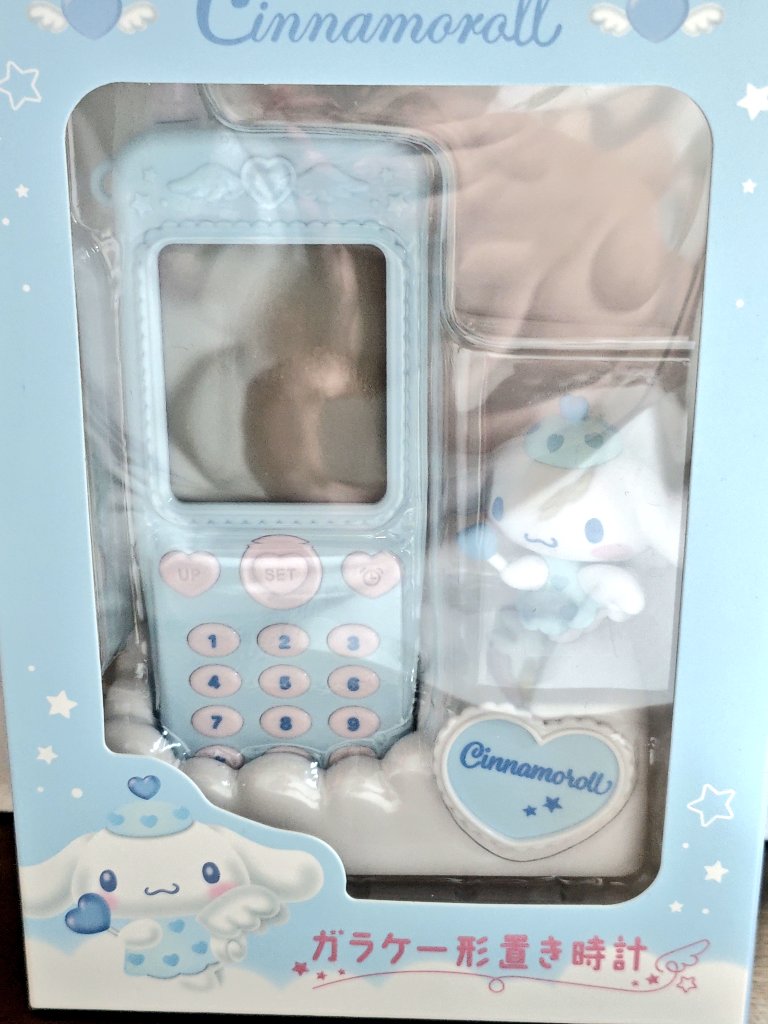 お迎えしたのはこちら…！ シナモンのガラケー型置き時計✨️ 即完売