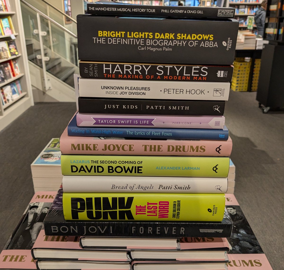 WaterstonesAlty's tweet photo. It's a musical #AltyAdvent today and our booksellers and baristas have picked out their top gifts for music lovers. https://t.co/jdq2AMxB6r