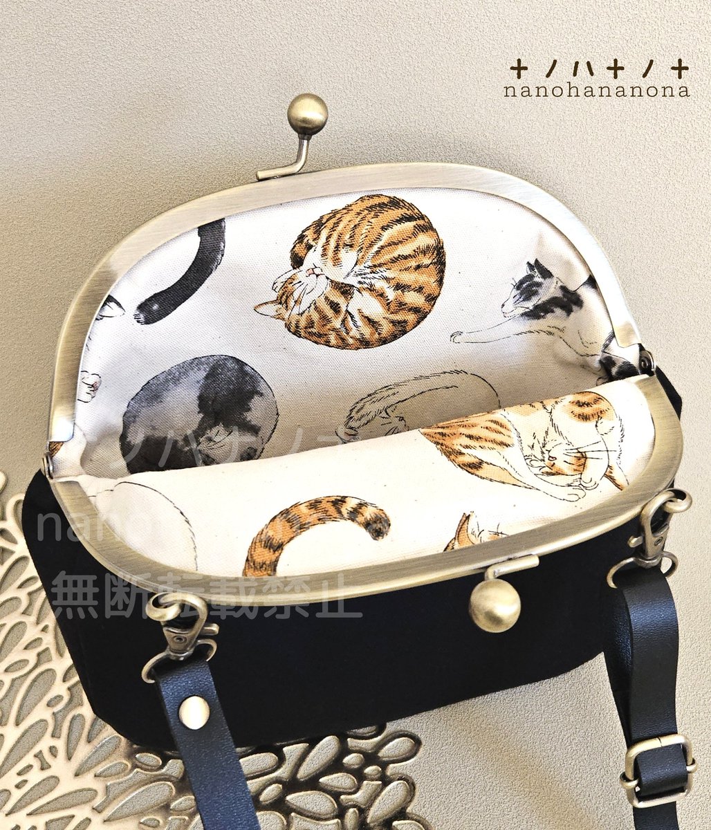 猫好きさんへ【中がかわいいがま口ショルダーバッグ】 シンプルで使い