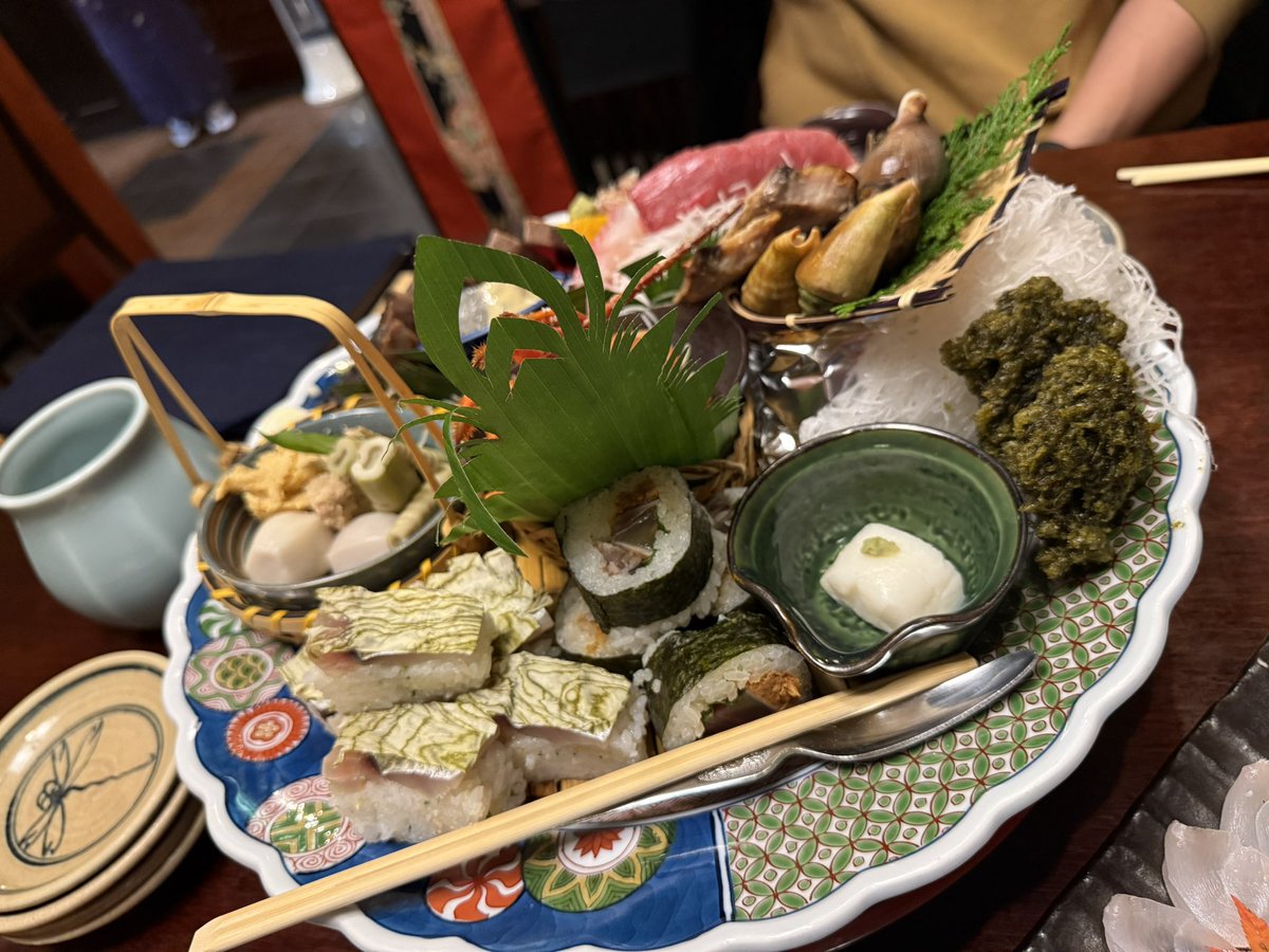 高知土佐料理のお店に来たよ🐟🍶 皿鉢料理ボリューム満々で全部レベチ