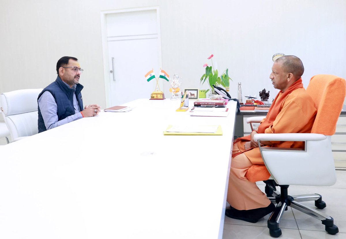prakashbjp_'s tweet photo. उत्तर प्रदेश के यशस्वी माननीय मुख्यमंत्री श्री @myogiadityanath जी से आज लखनऊ 5 कालिदास मार्ग मुख्यमंत्री आवास में सौजन्य भेंट कर जनपद बांदा के समग्र विकास, विभिन्न लोककल्याणकारी योजनाओं एवं अन्य महत्वपूर्ण विषयों पर सार्थक चर्चा की...!! https://t.co/NWxFjAiz6v