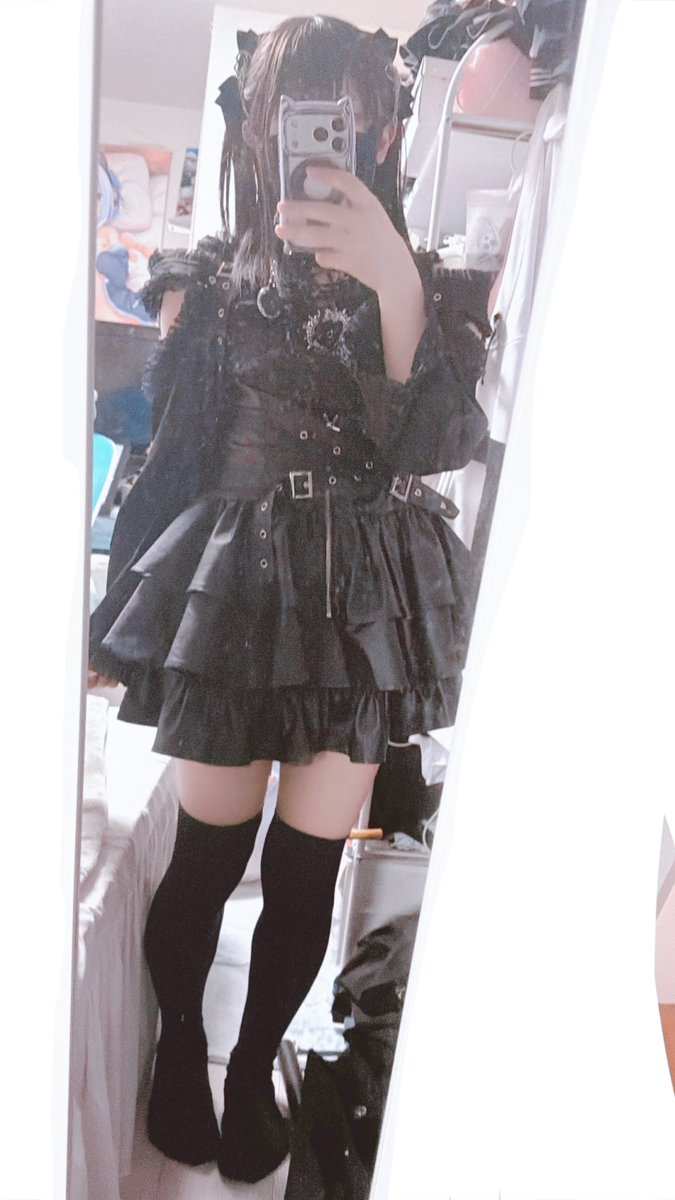 Ele_17sub's tweet photo. 黒ずくめオタク https://t.co/oKISpfAy4O