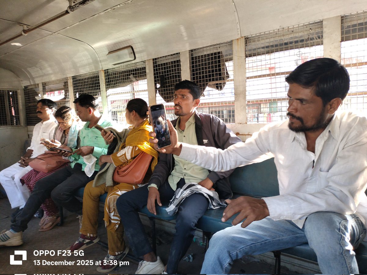 LaxmanShrigire7's tweet photo. आज नागपूर येथे #मुख्यमंत्री युवा कार्य प्रशिक्षणार्थी यांचा संविधानिक मार्गाने आंदोलन चालू असताना आंदोलनकर्ते श्री बालाजी पाटील चाकूरकर साहेब आणि आंदोलकावर लाठी चार्ज...
#CMYKPY
#नागपुरअधिवेशन
@CMOMaharashtra  
@Dev_Fadnavis https://t.co/g88EBeWdJf