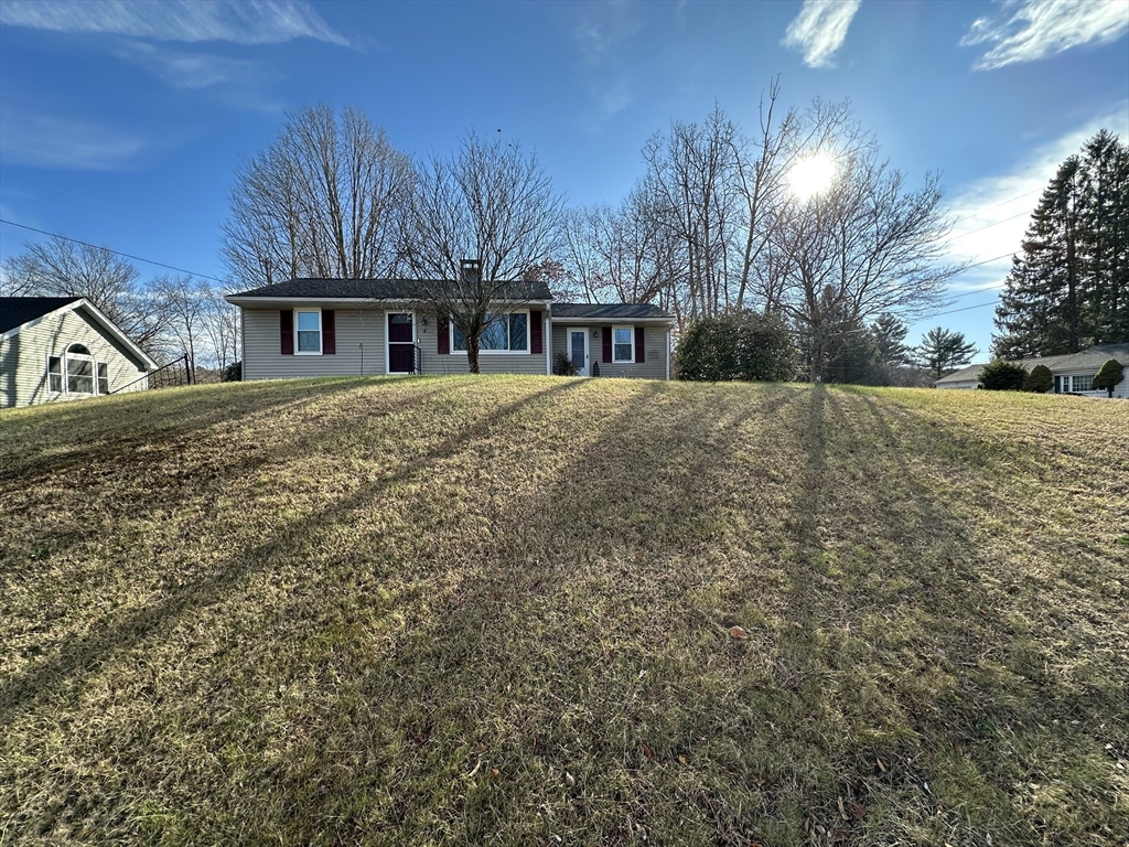Jenthomes's tweet photo. 3 Sylvia St, Palmer, MA, 01080
3 bed | 1 bath 1440 Sq. Ft.
Active | 295000
https://t.co/1v9kDb7k5j
Welcome to this cute and inviting 3 bed, 1 bath ranch located in the sought-after Sunset Acres neighborhood. Filled with potential, this home offers a warm layout with hardwood... https://t.co/6mKT2yLQjm