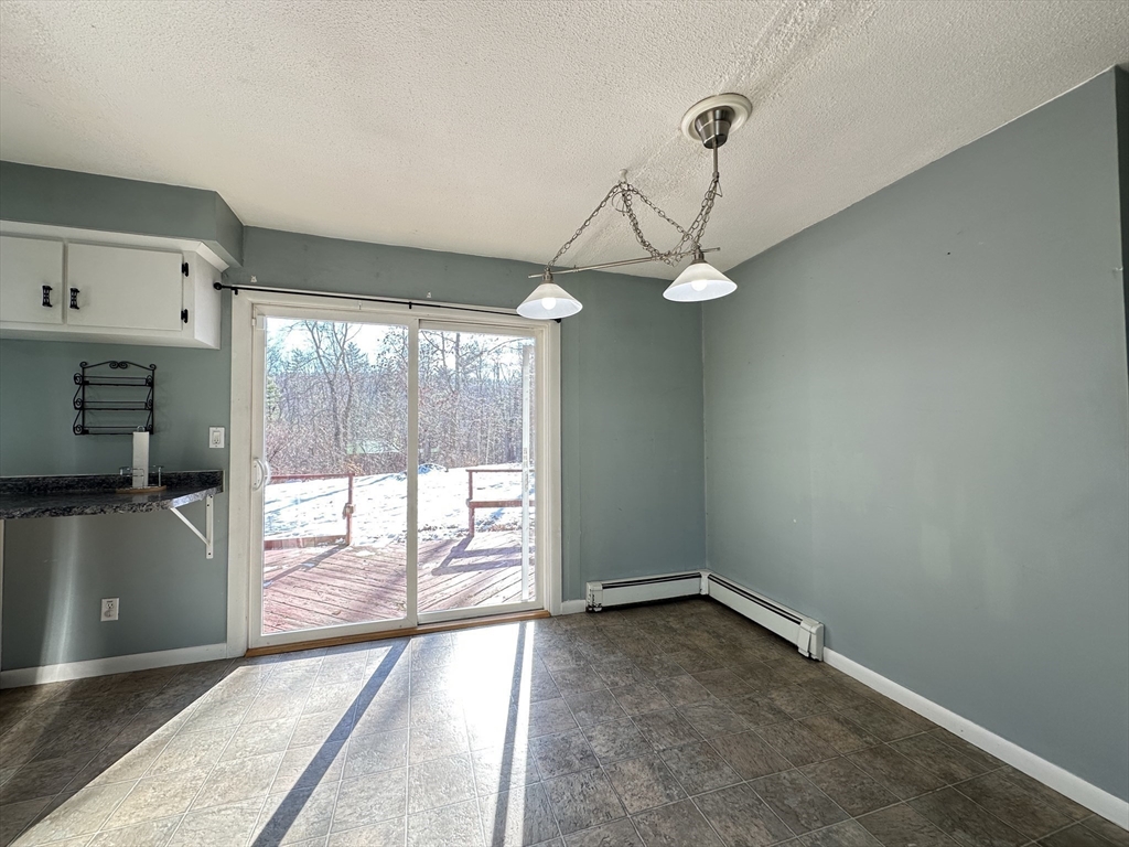 Jenthomes's tweet photo. 3 Sylvia St, Palmer, MA, 01080
3 bed | 1 bath 1440 Sq. Ft.
Active | 295000
https://t.co/1v9kDb7k5j
Welcome to this cute and inviting 3 bed, 1 bath ranch located in the sought-after Sunset Acres neighborhood. Filled with potential, this home offers a warm layout with hardwood... https://t.co/6mKT2yLQjm