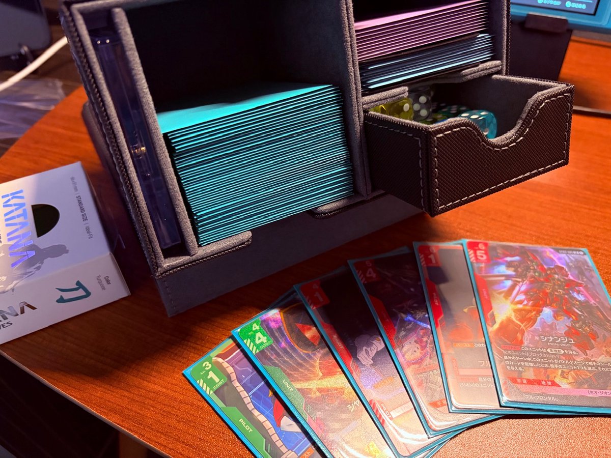 ガンダムカードゲームのデッキが4個になってる… ガチ寄りのは1個だけ