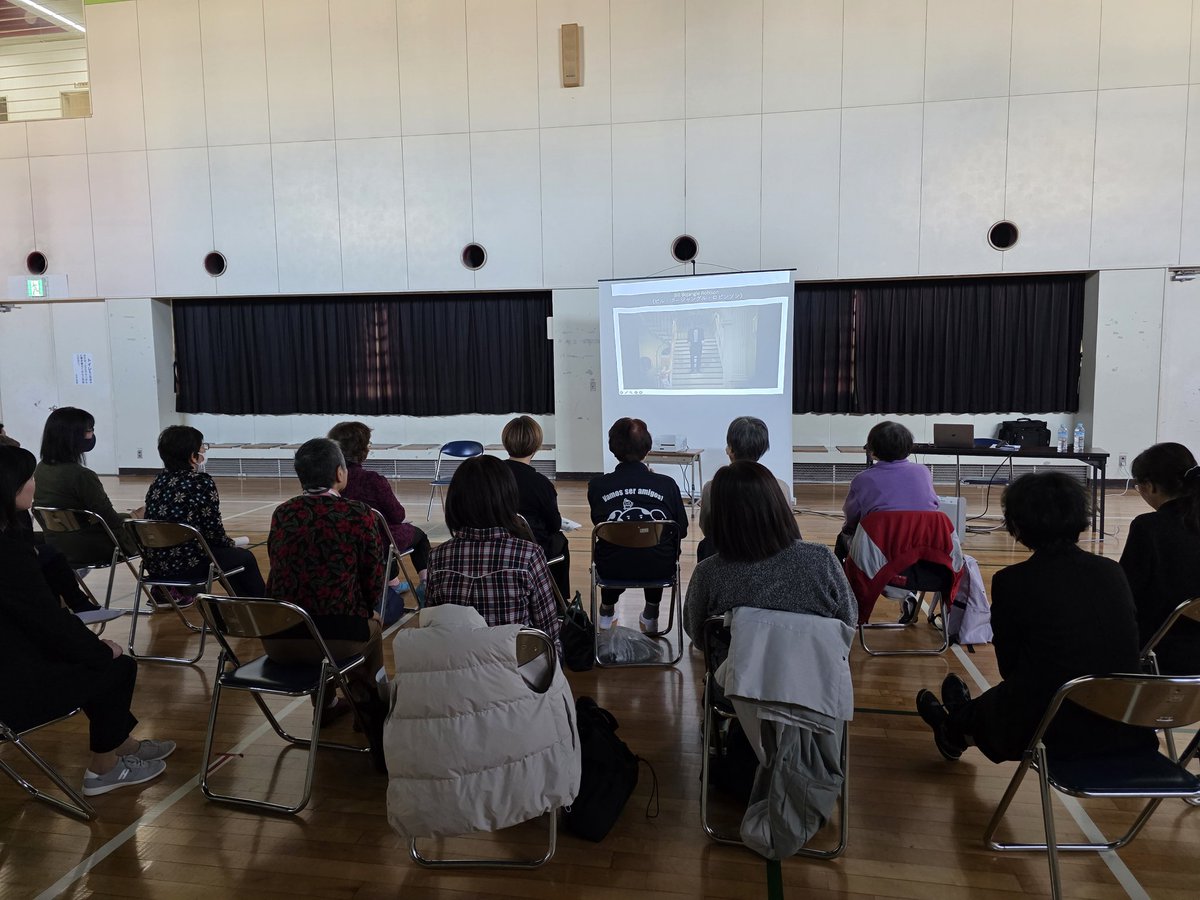 新座市中央公民館で椅子タップダンス体験会
踊った後のタップ歴史のお話では、感動して涙を流す人も多く、タップという文化を踊り知っていただけて嬉しいイベントとなりました。