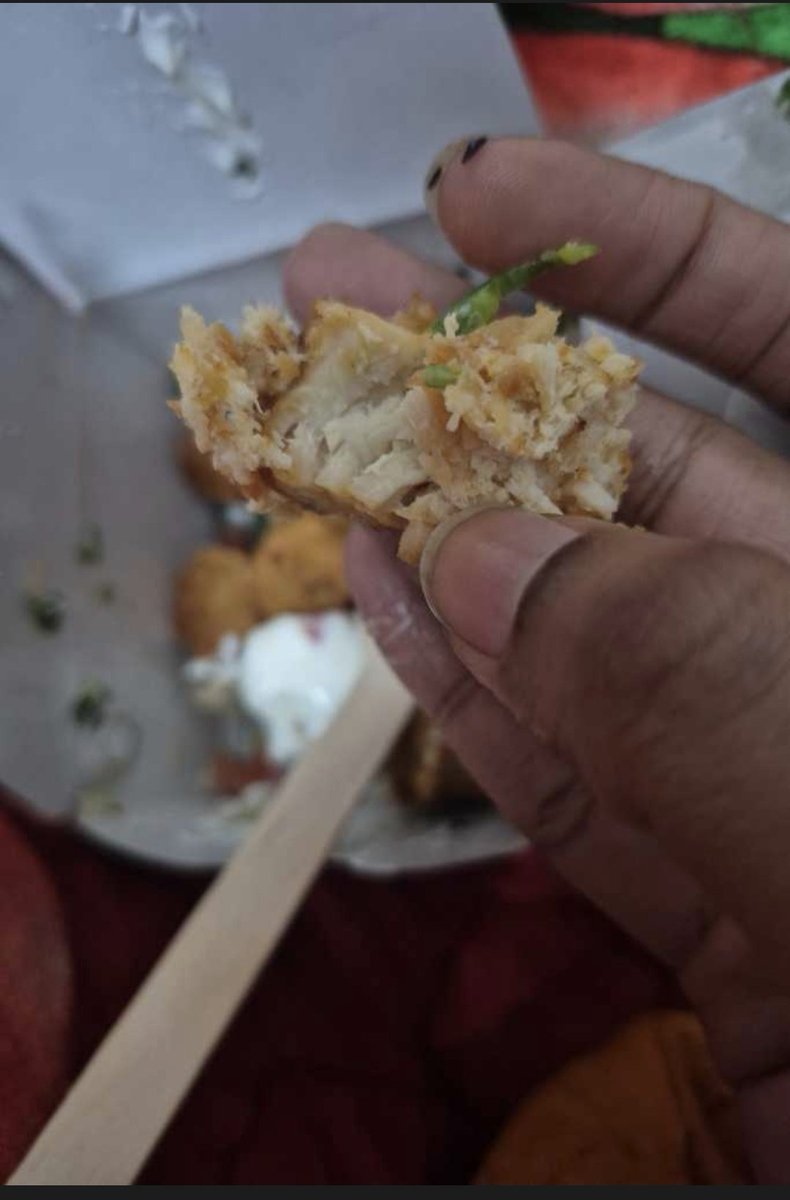 JNeha5's tweet photo. @Theburgerclubin @zomato I have been a great fan of its chain but tofay you guys disappointed me at max because not only i got the wrong order but also got a chicken in it. I am not having non veg and this is what yiu serve to your customers. Totally disappointer wi never order!! https://t.co/Q1jW3M0lL7
